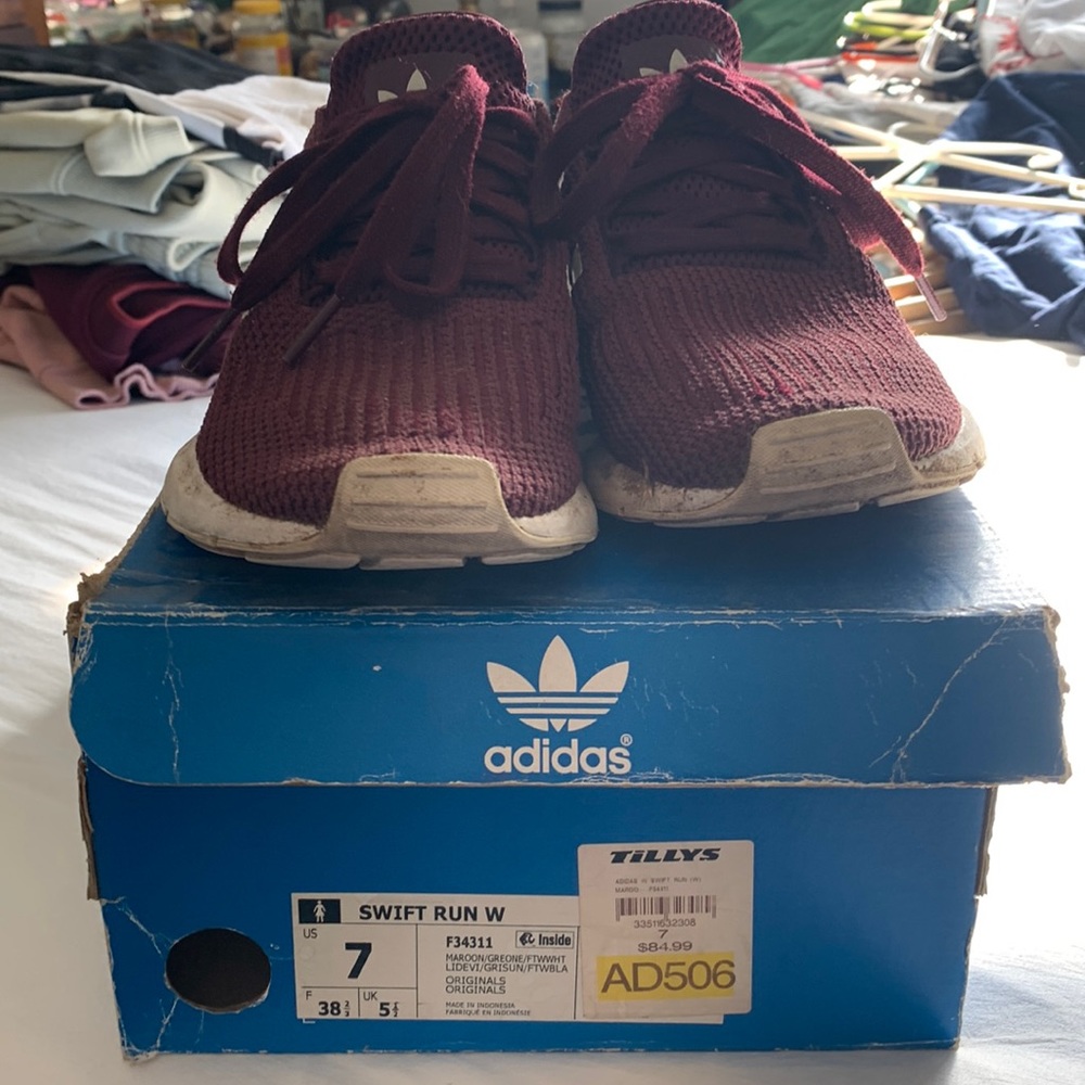Adidas Swift Run tennis shoes